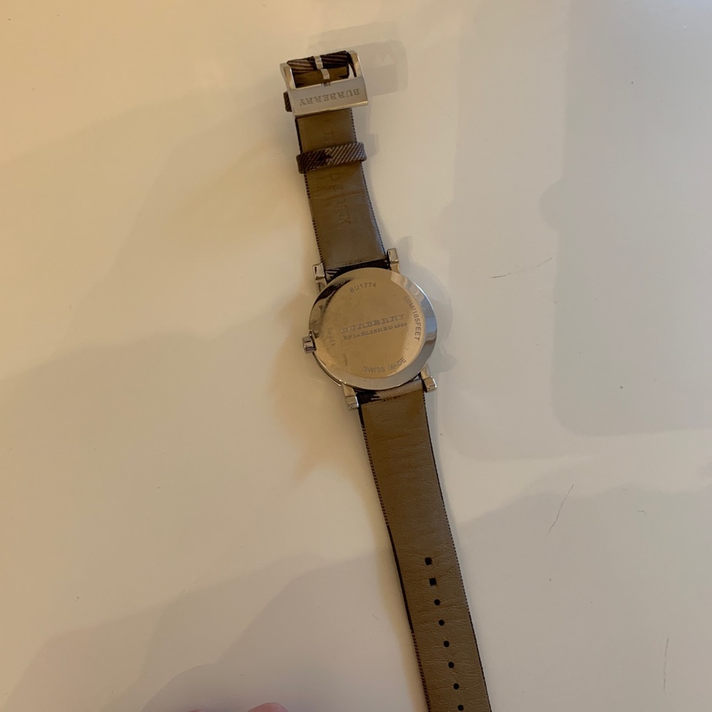 Women’s Burberry Watch - Picture 6 of 8